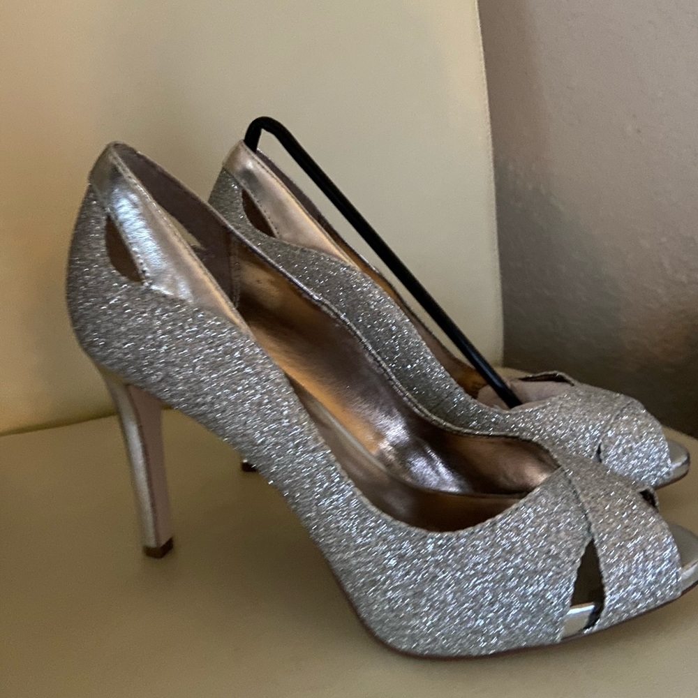 Alfani pump in sparkly silver